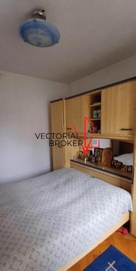 Basarabia- Chisinau 4 camere semidecomandate, et. 6, 80mp, 2 bai, bl.1980,