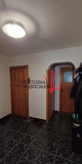 Basarabia- Chisinau 4 camere semidecomandate, et. 6, 80mp, 2 bai, bl.1980,